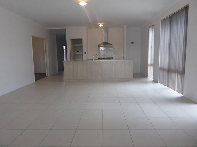 20 Waveski street, Yanchep WA 6035