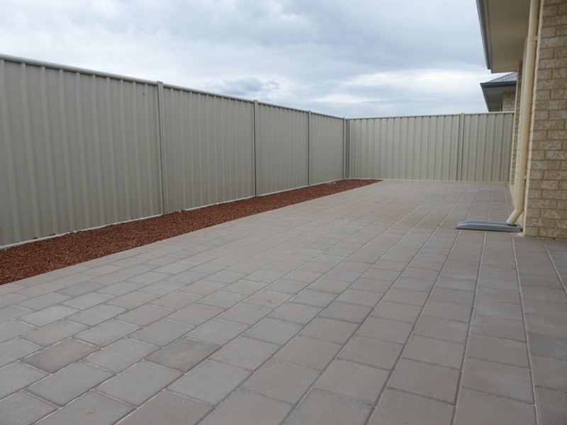 20 Waveski street, Yanchep WA 6035