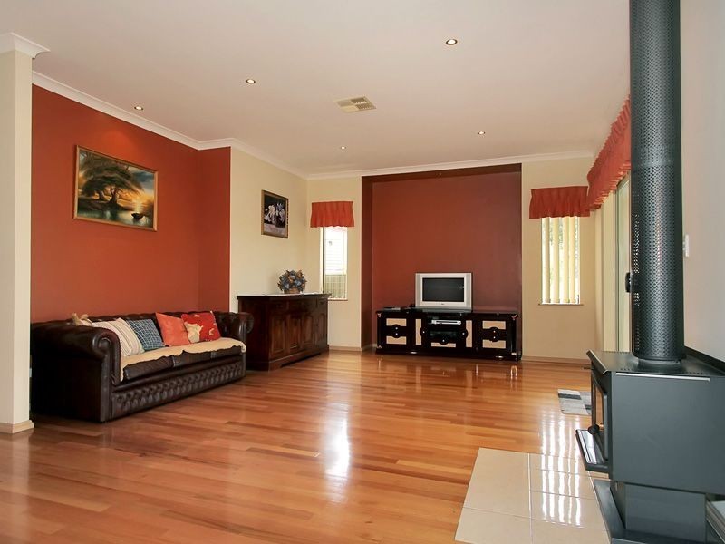 12 Linda Grove, Wilbinga WA 6041