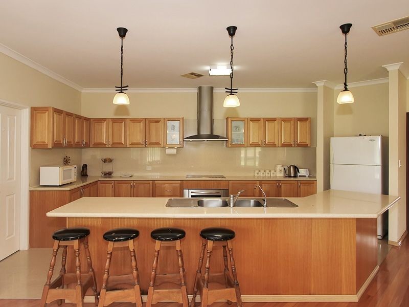 12 Linda Grove, Wilbinga WA 6041