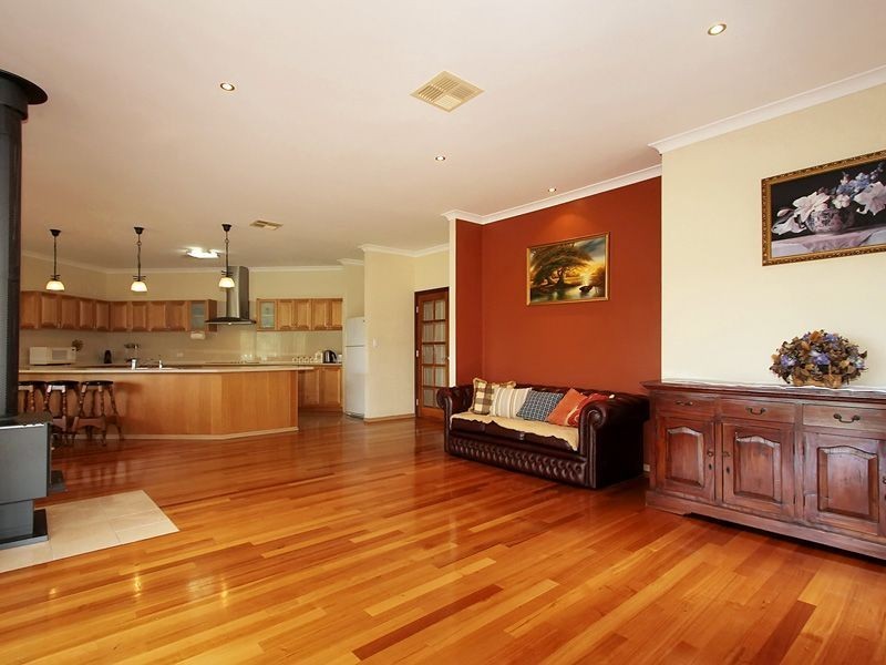 12 Linda Grove, Wilbinga WA 6041