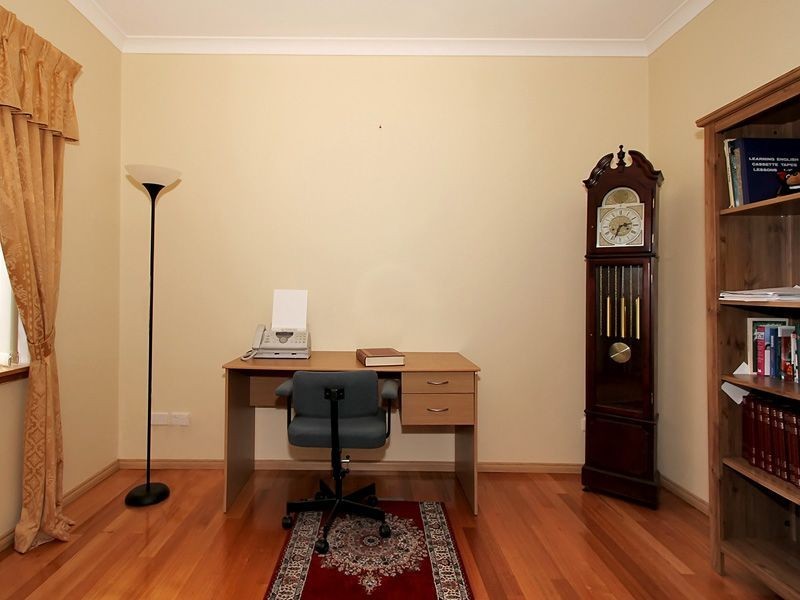 12 Linda Grove, Wilbinga WA 6041