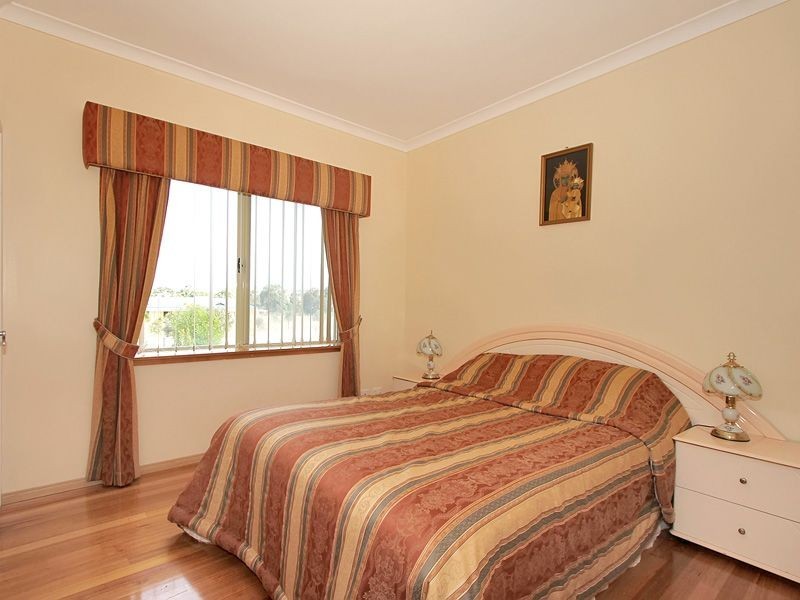 12 Linda Grove, Wilbinga WA 6041