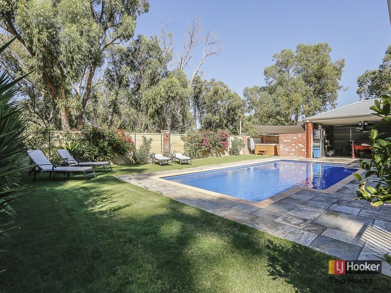 72 Emerald Drive, Carabooda WA 6033