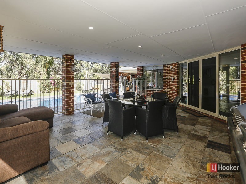 72 Emerald Drive, Carabooda WA 6033