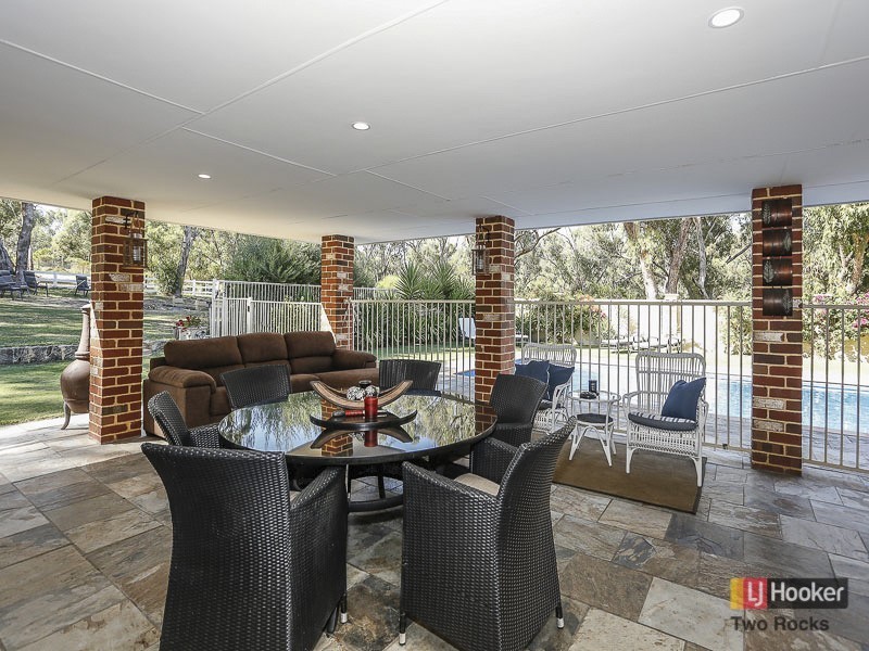 72 Emerald Drive, Carabooda WA 6033