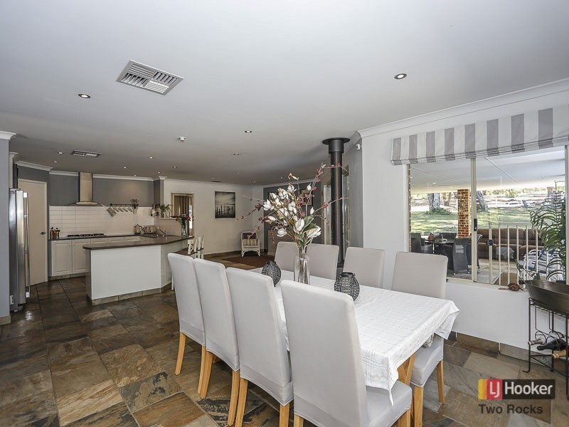 72 Emerald Drive, Carabooda WA 6033