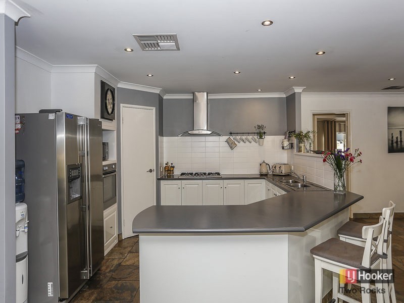 72 Emerald Drive, Carabooda WA 6033