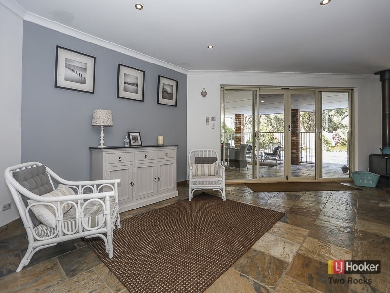 72 Emerald Drive, Carabooda WA 6033