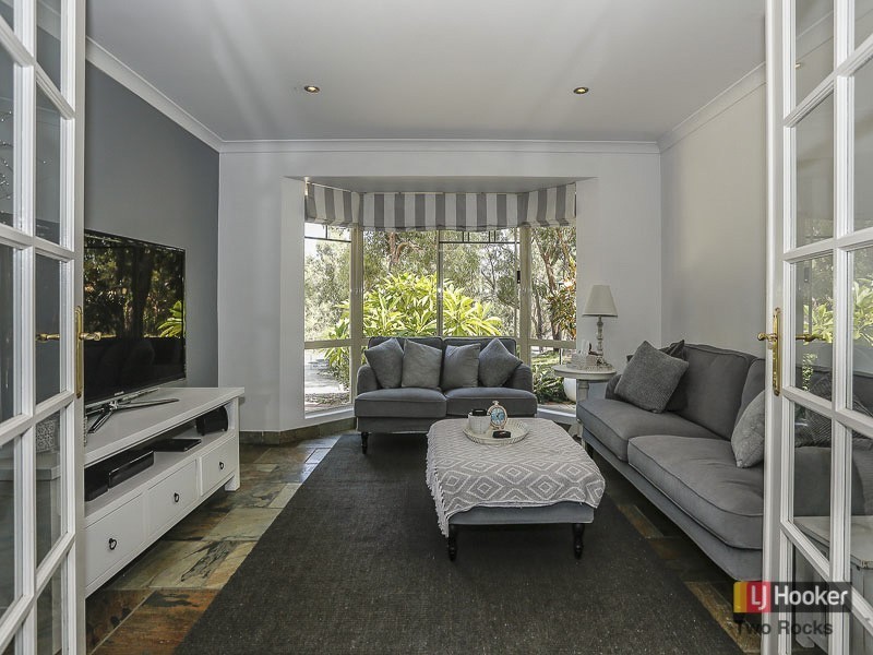 72 Emerald Drive, Carabooda WA 6033