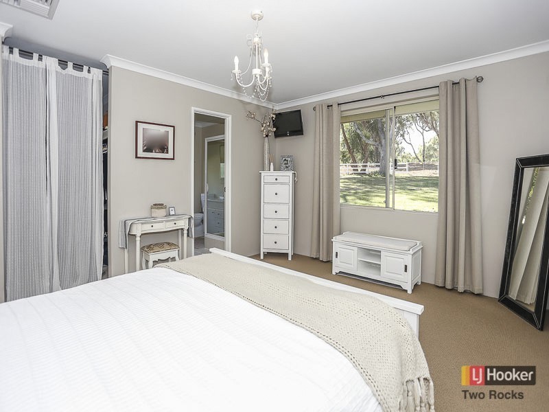 72 Emerald Drive, Carabooda WA 6033