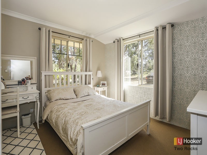 72 Emerald Drive, Carabooda WA 6033