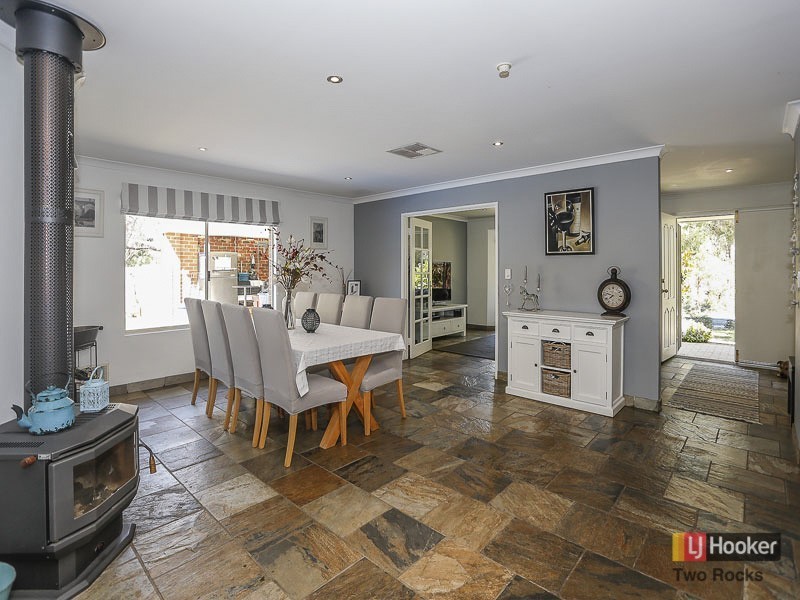 72 Emerald Drive, Carabooda WA 6033