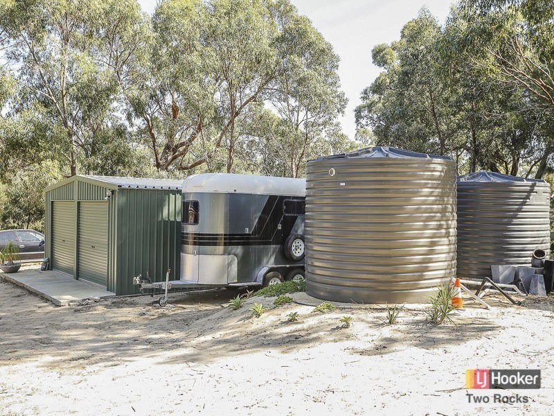 72 Emerald Drive, Carabooda WA 6033