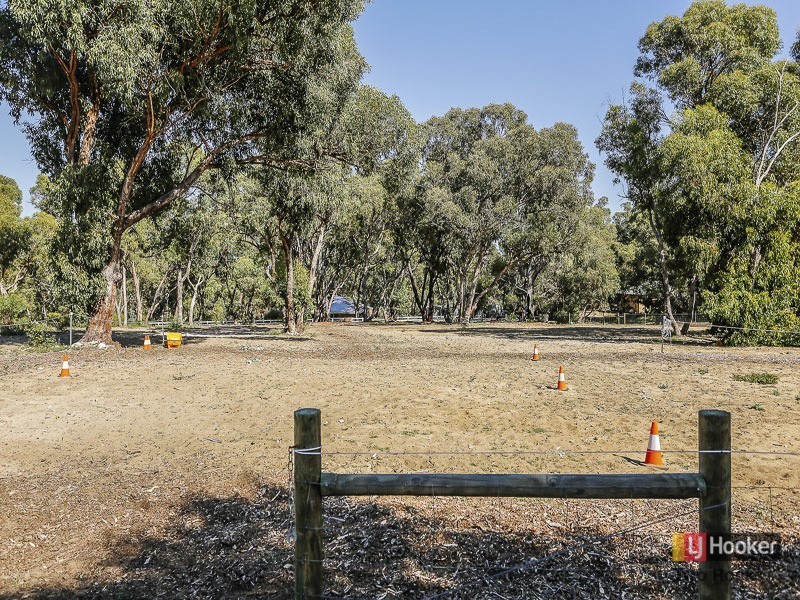 72 Emerald Drive, Carabooda WA 6033