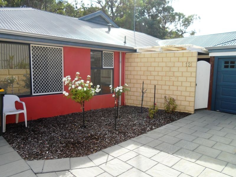 12 Augusta Grove, Yanchep WA 6035