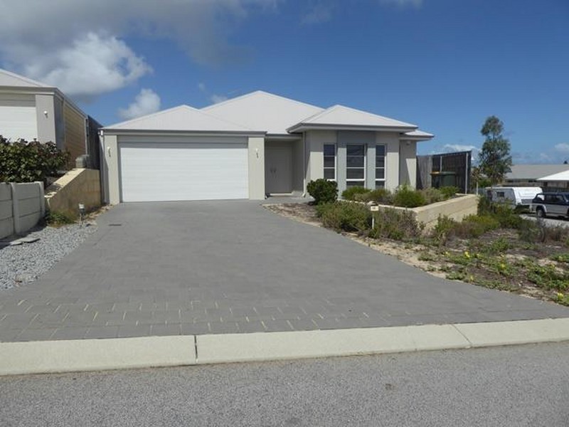 10 Current Street, Yanchep WA 6035