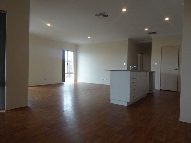 10 Current Street, Yanchep WA 6035