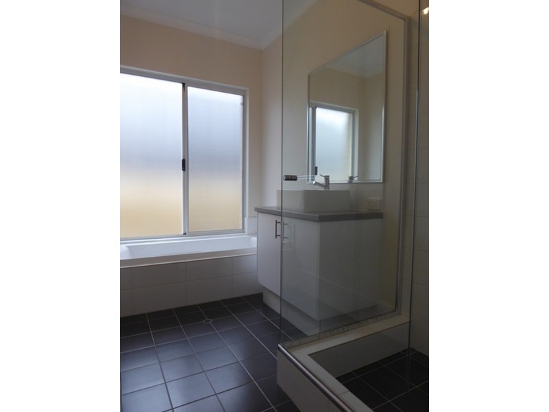 10 Current Street, Yanchep WA 6035