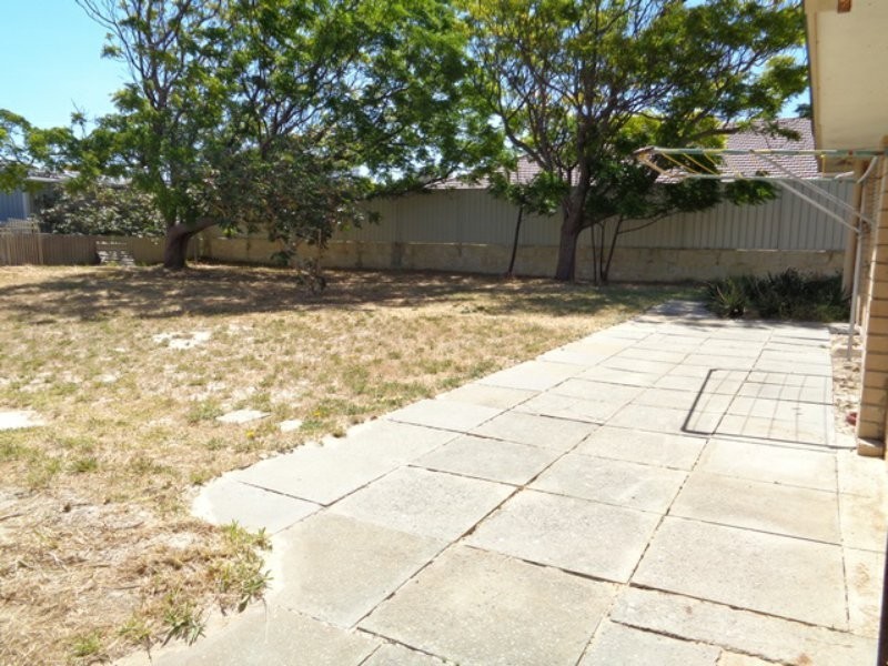 6 Candler Way, Two Rocks WA 6037