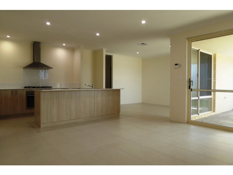 13 Cobbler Way, Two Rocks WA 6037