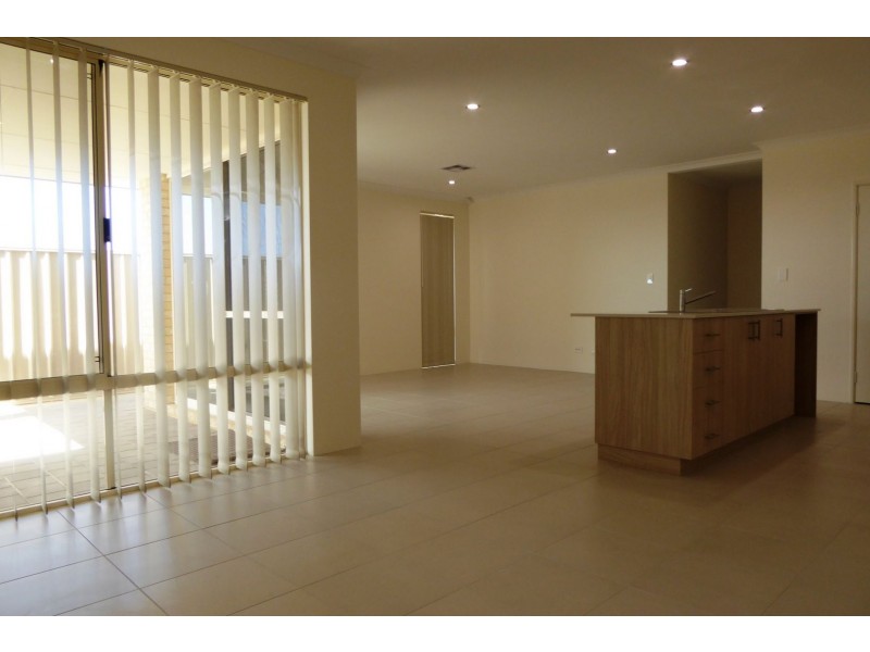 13 Cobbler Way, Two Rocks WA 6037