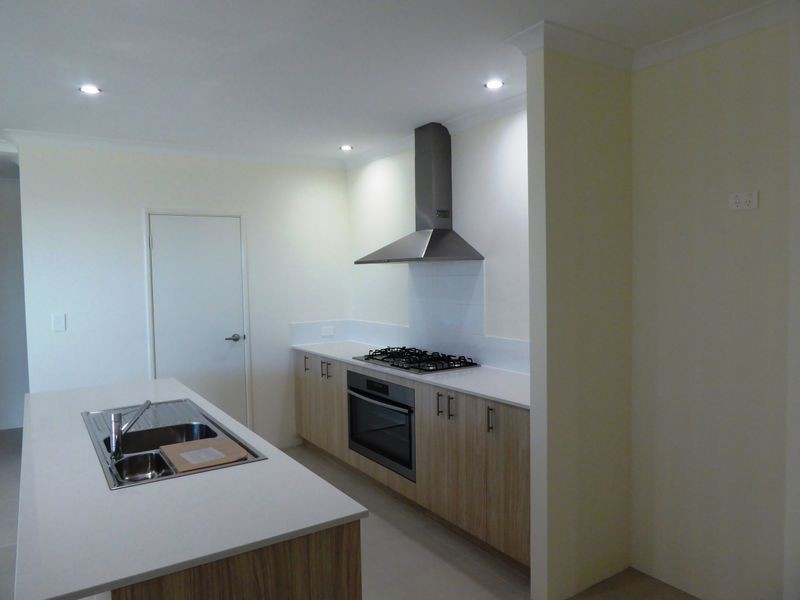 13 Cobbler Way, Two Rocks WA 6037