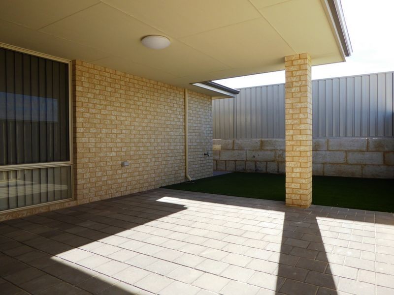 13 Cobbler Way, Two Rocks WA 6037