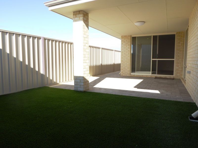 13 Cobbler Way, Two Rocks WA 6037