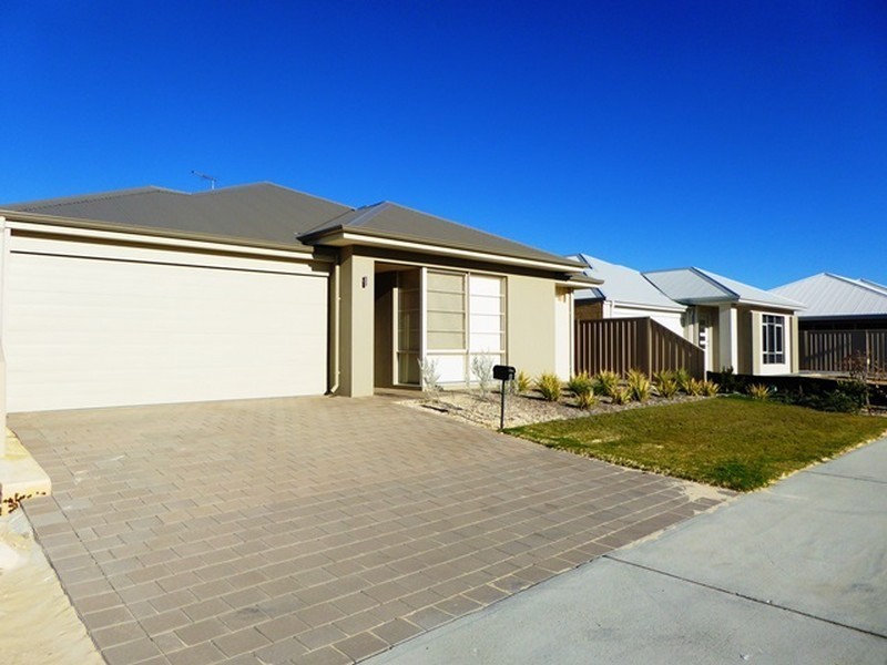 8 Gemfish street, Two Rocks WA 6037