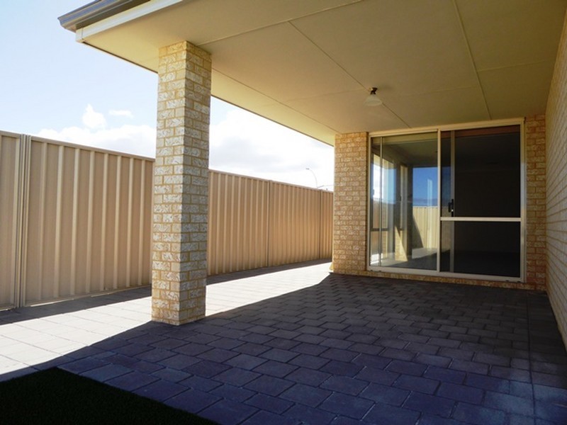 8 Gemfish street, Two Rocks WA 6037