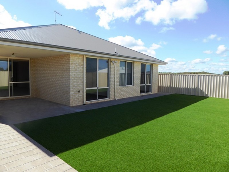 8 Gemfish street, Two Rocks WA 6037