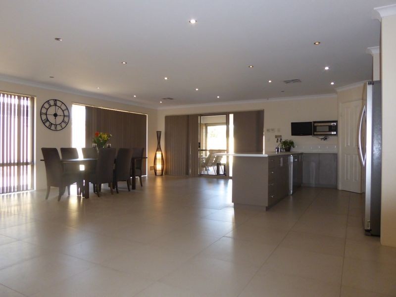 12 Bream Way, Yanchep WA 6035