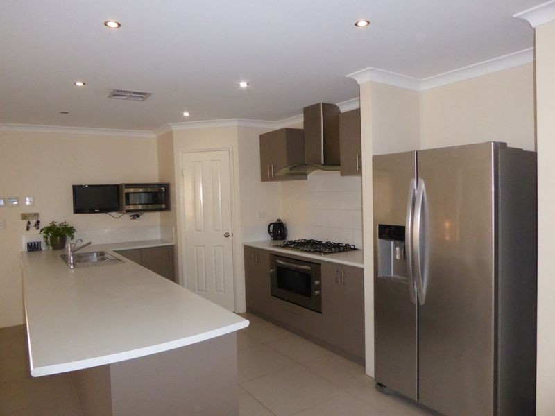 12 Bream Way, Yanchep WA 6035