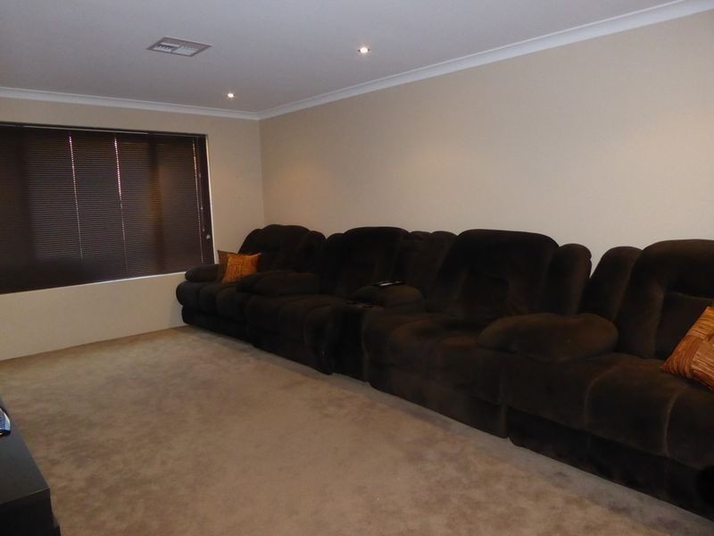 12 Bream Way, Yanchep WA 6035