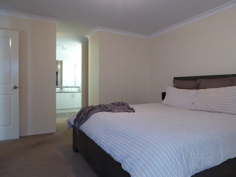 12 Bream Way, Yanchep WA 6035