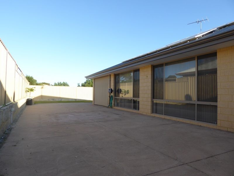 12 Bream Way, Yanchep WA 6035