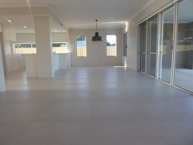 7 Flagtail Outlook, Yanchep WA 6035