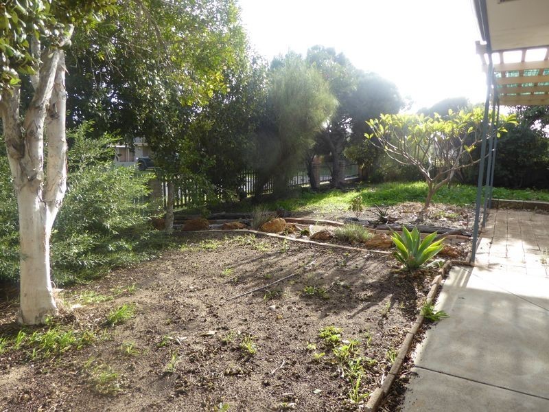 4 Caley Place, Two Rocks WA 6037