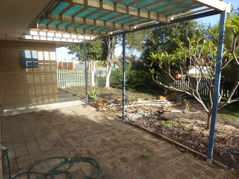 4 Caley Place, Two Rocks WA 6037