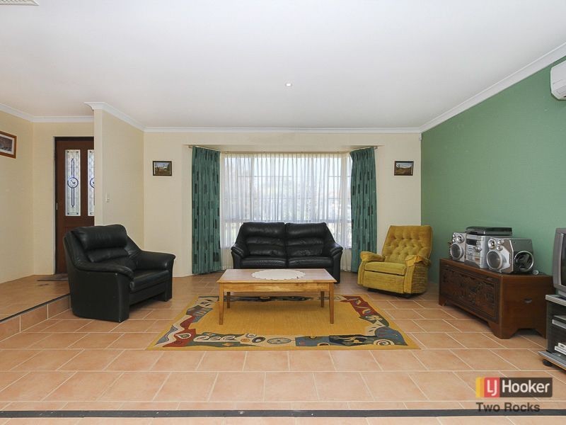 24 Blaxland Avenue, Two Rocks WA 6037