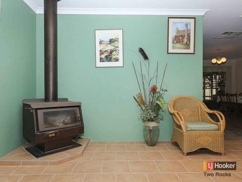 24 Blaxland Avenue, Two Rocks WA 6037