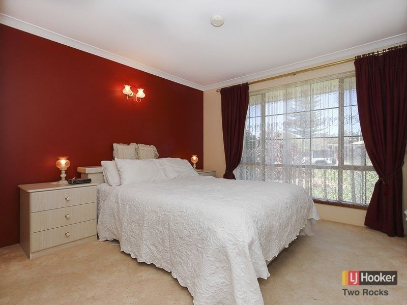 24 Blaxland Avenue, Two Rocks WA 6037