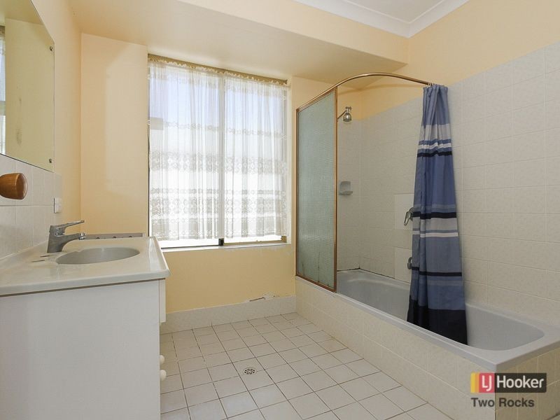 24 Blaxland Avenue, Two Rocks WA 6037