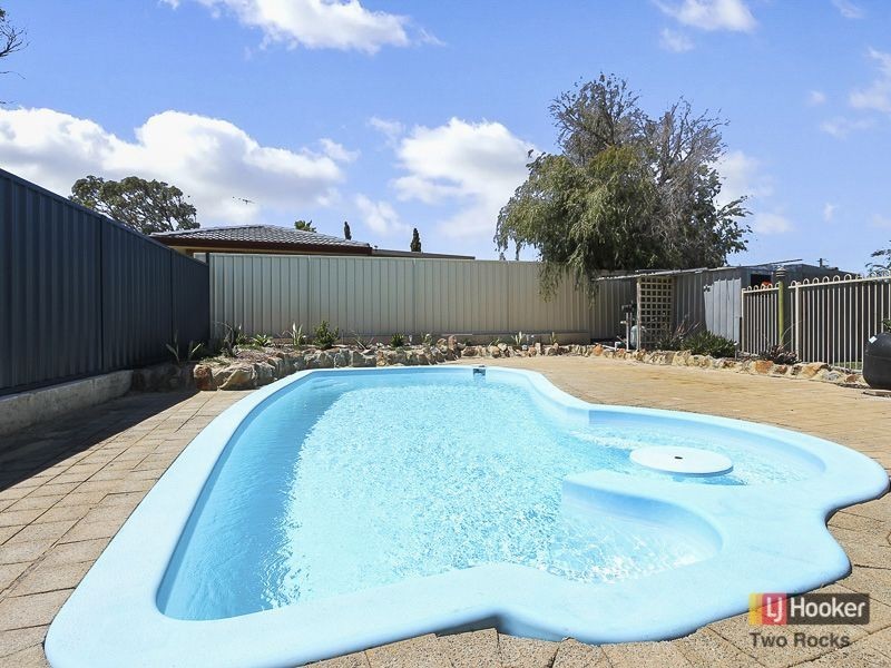 24 Blaxland Avenue, Two Rocks WA 6037