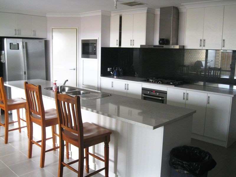 33 Tinsel Street, Yanchep WA 6035