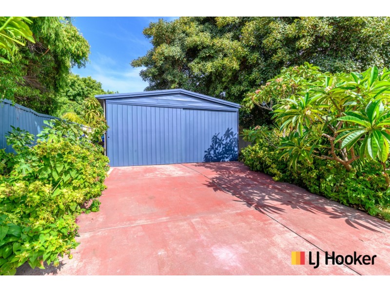 6 Genesta Place, Two Rocks WA 6037