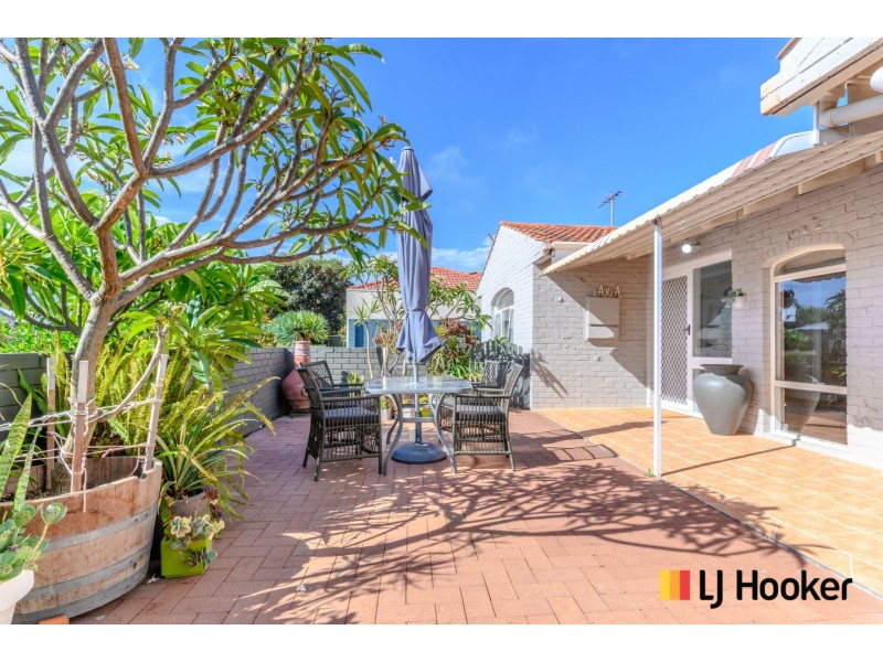 6 Genesta Place, Two Rocks WA 6037