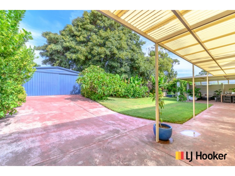 6 Genesta Place, Two Rocks WA 6037