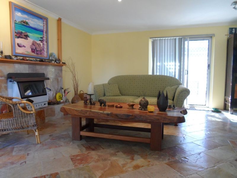 2 Galatea Grove, Two Rocks WA 6037